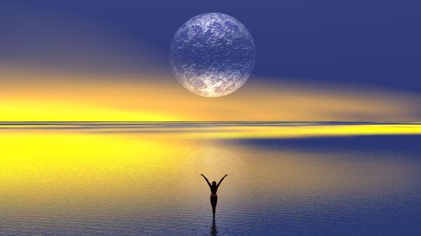 Ein mitten im Meer Arme hoch streckender Mensch, im Hintergrund ein Mond.